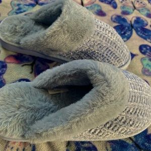 women’s slippers, size 6.5/7